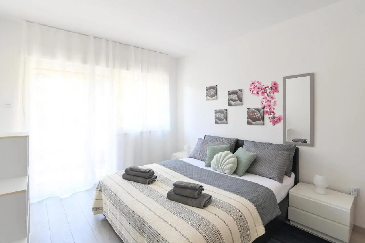 Apartment With Balcony Fiume Di Sogni