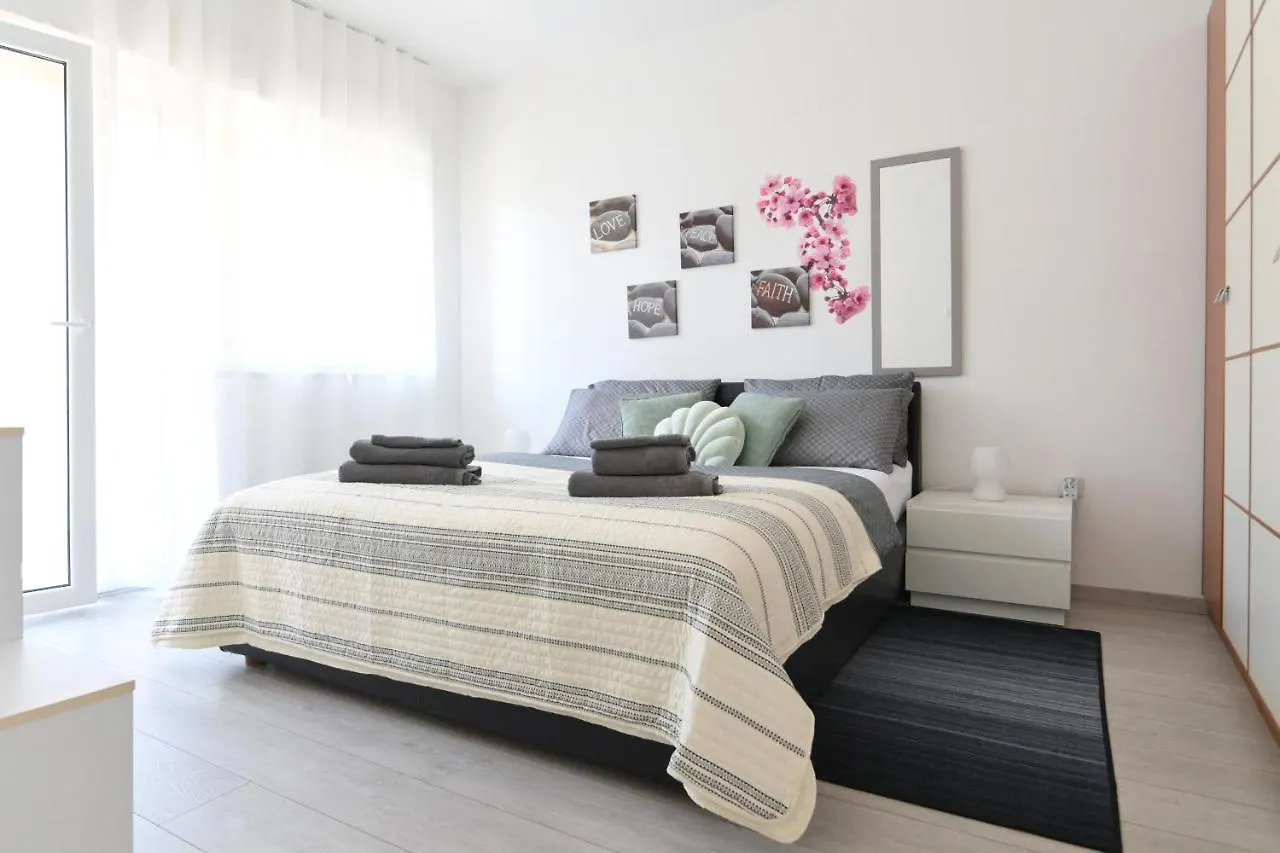 Apartment With Balcony Fiume Di Sogni