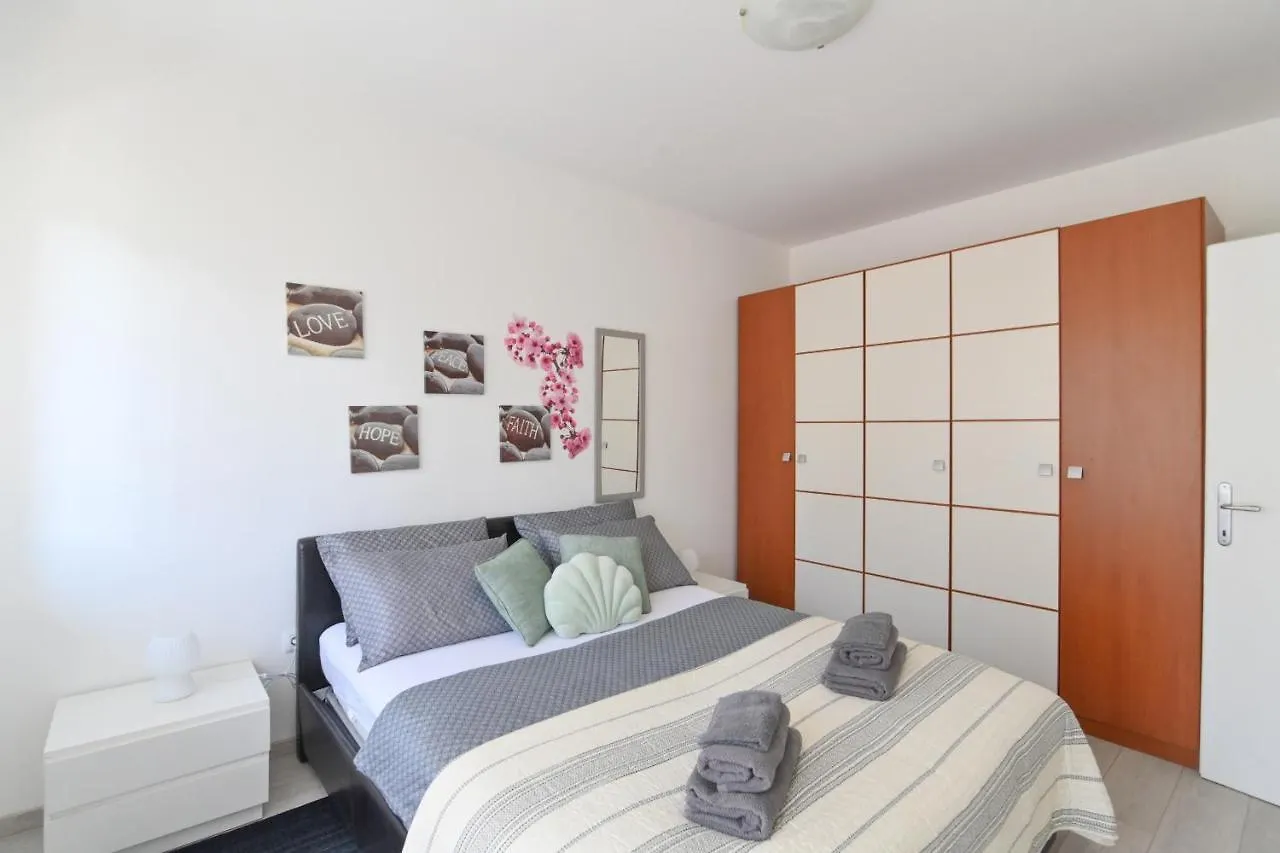 Apartment With Balcony Fiume Di Sogni